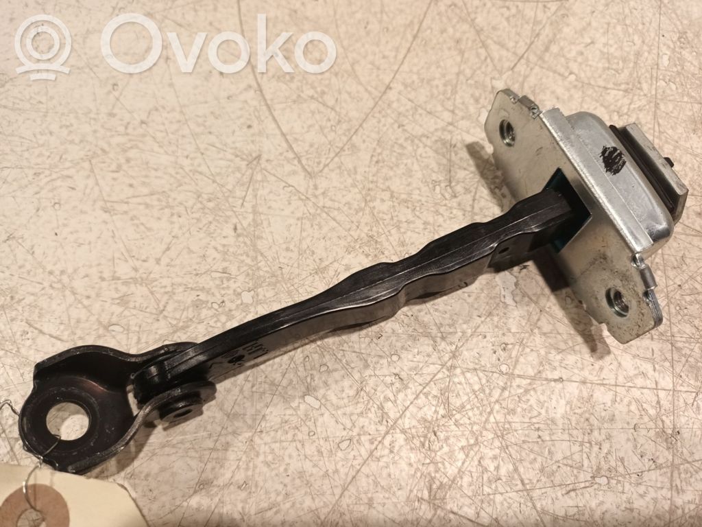 Renault Arkana Etuoven pidätin 
