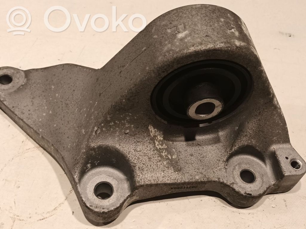 Renault Megane E-Tech Łapa / Mocowanie silnika 