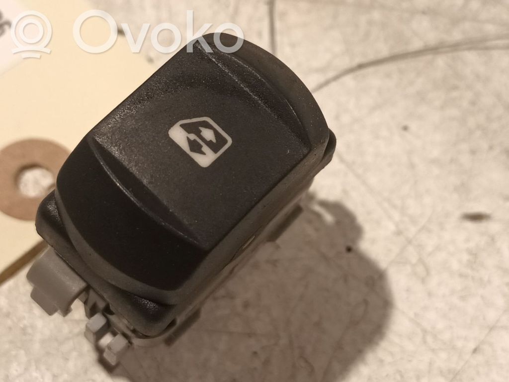 Renault Clio III Electric window control switch 