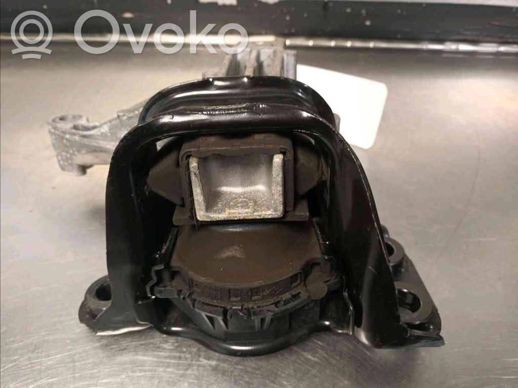 Nissan Qashqai Engine mounting bracket 