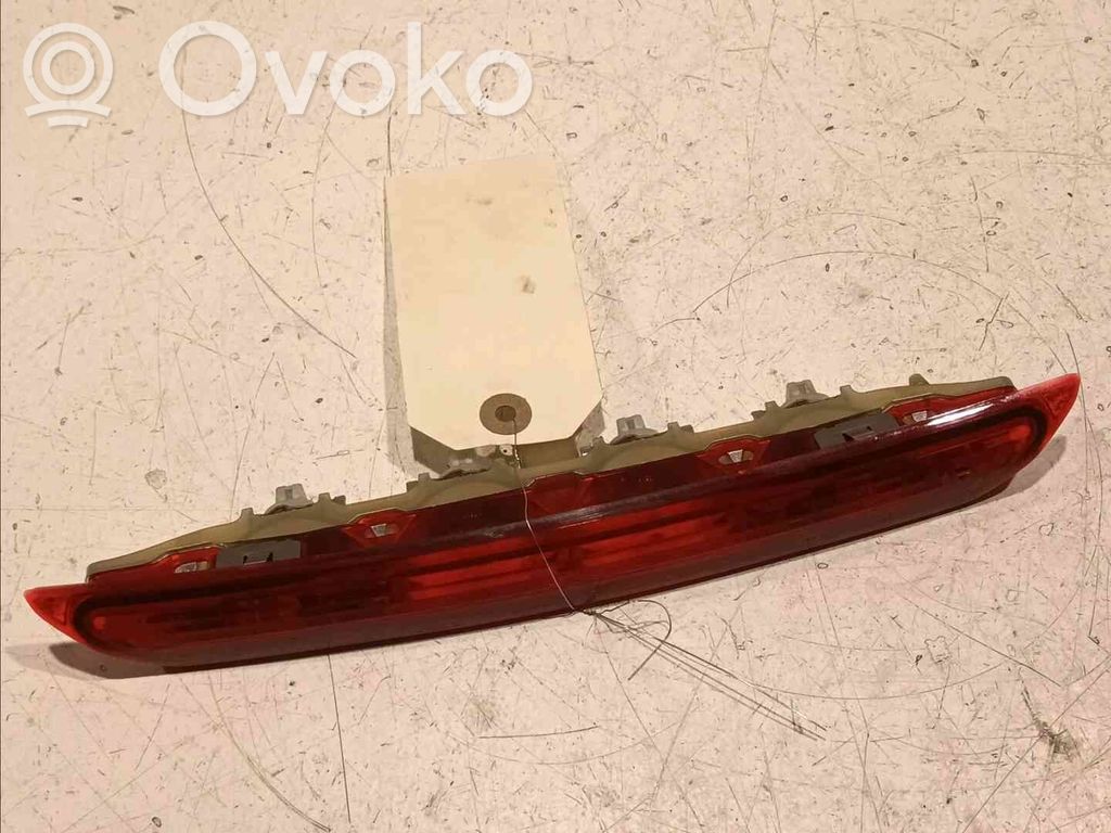 Kolmas/lisäjarruvalo   6351JS