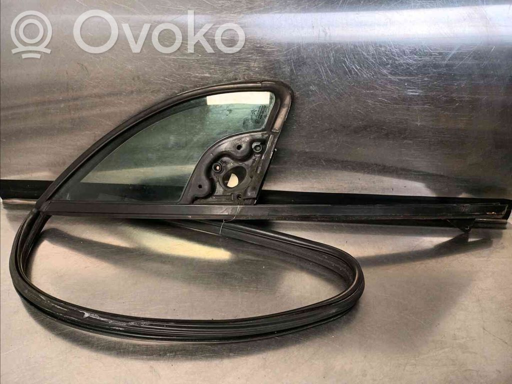 Citroen C3 Aizmugurējais virsbūves sānu stikls 