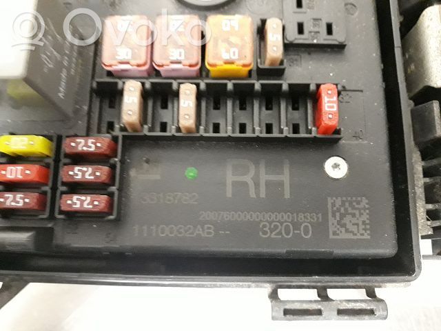 Opel Astra J Fuse box set 