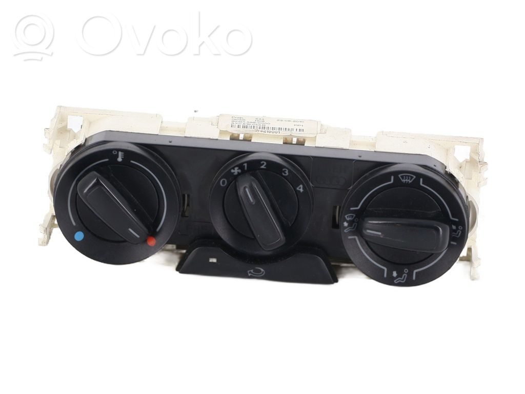 Audi A1 Climate control unit 