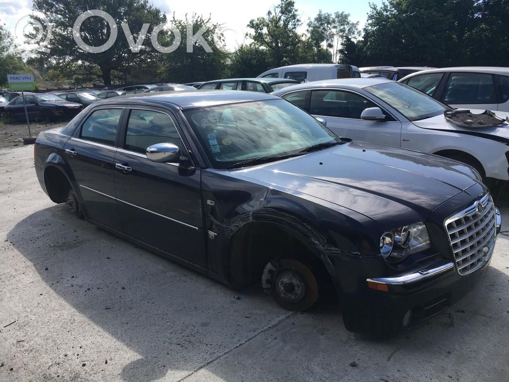 Chrysler 300 - 300C Priekšpusē slēdzene 