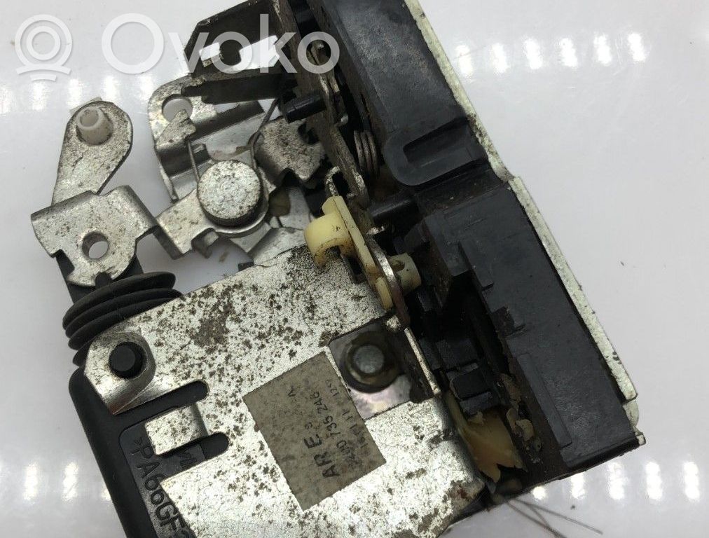 Dacia Sandero Rear door lock 