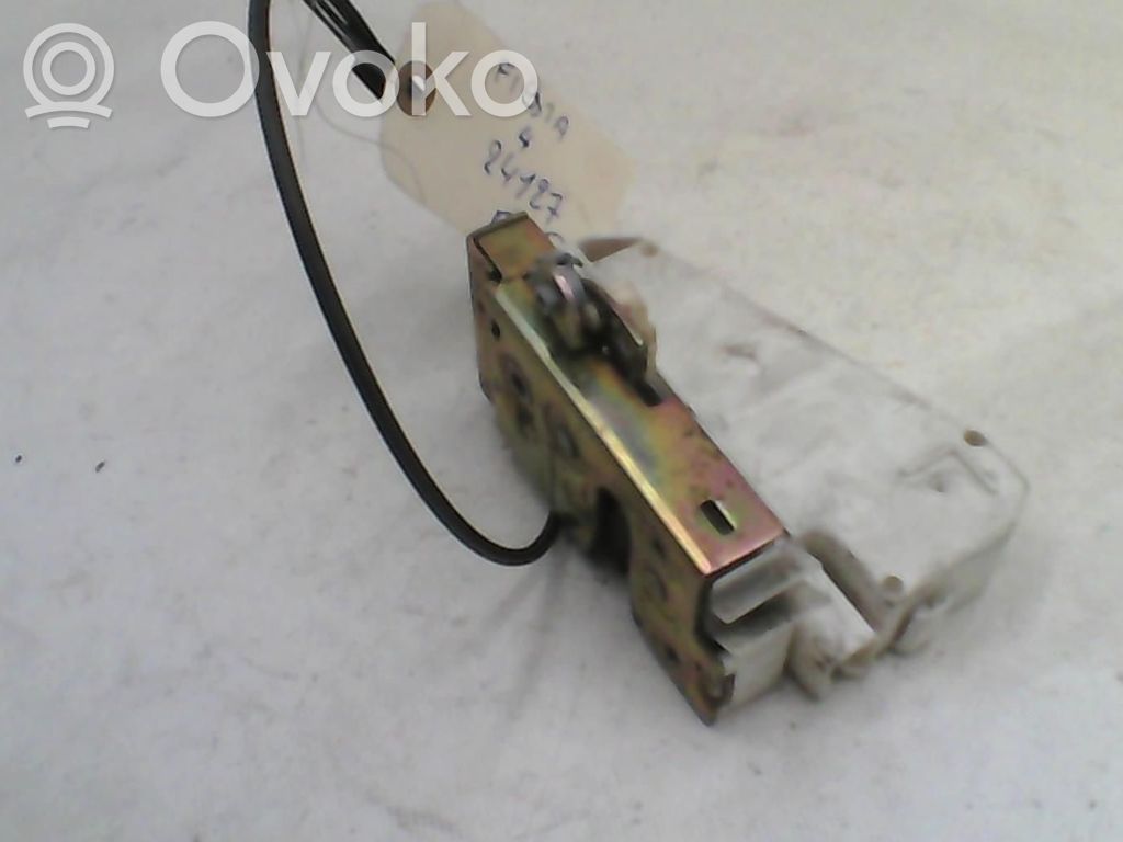 Ford Fiesta Priekšpusē slēdzene 
