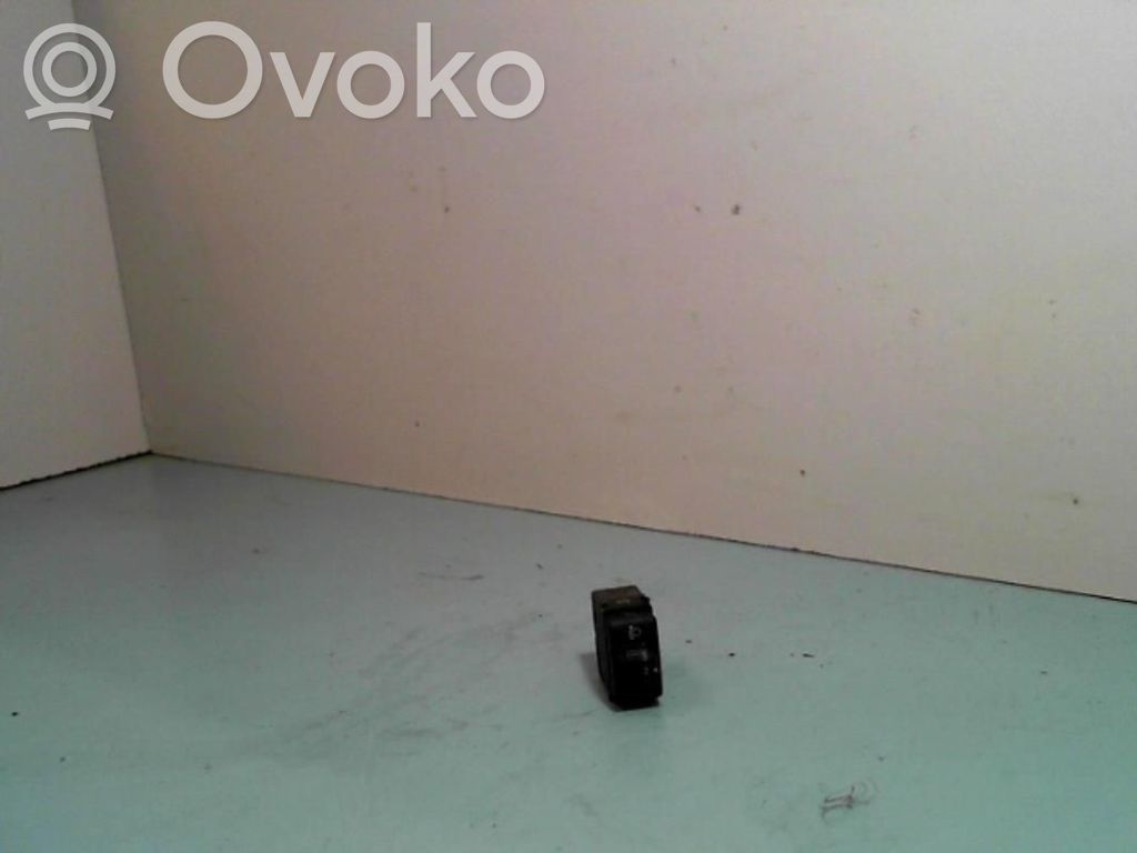 Headlight level height control switch   25540ED50A