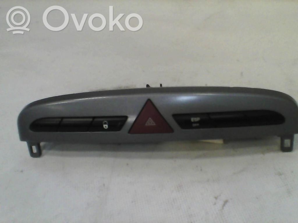Peugeot 308 Botón interruptor de luz de peligro 