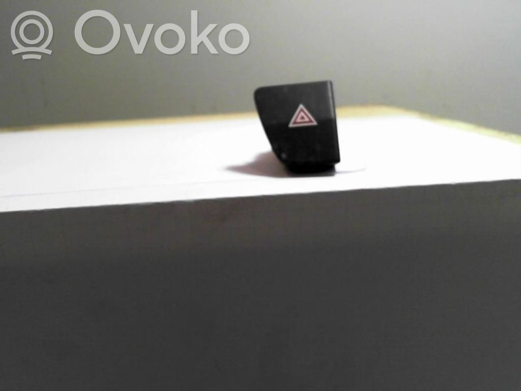 Peugeot 5008 Hazard light switch 