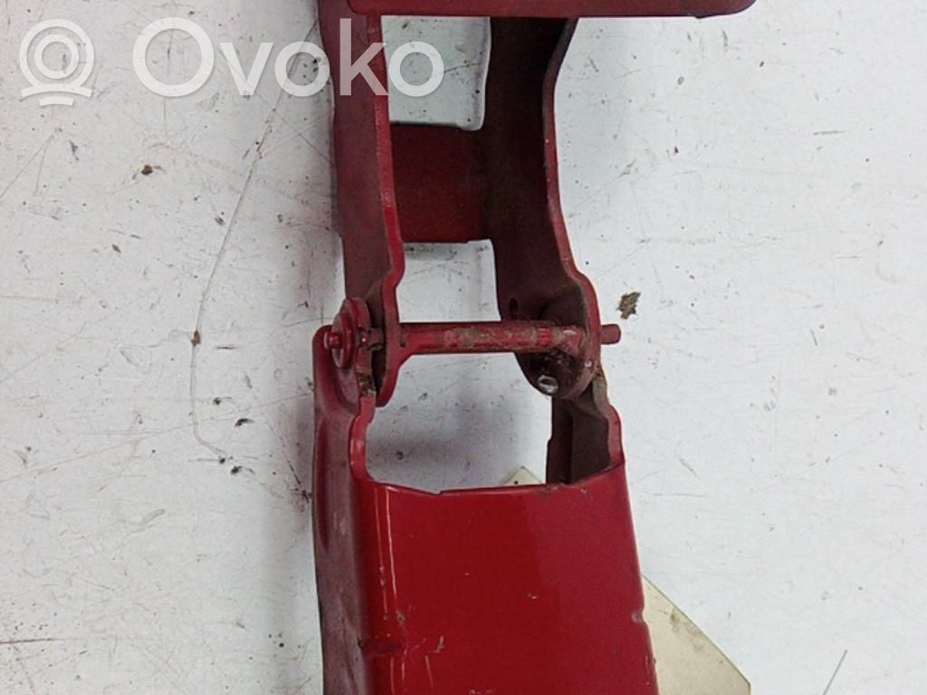 Tailgate/trunk/boot hinge