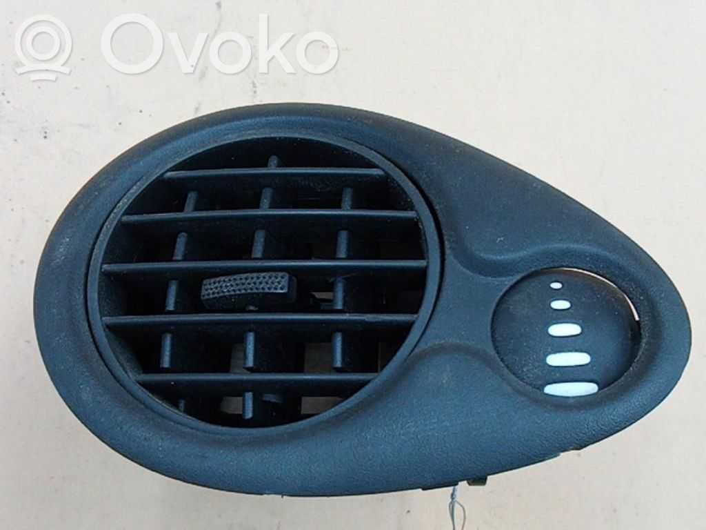 Renault Clio III Garniture, panneau de grille d'aération latérale 