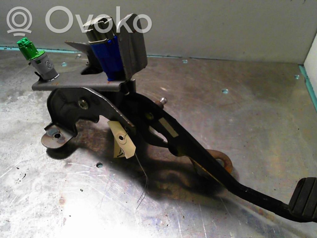 Renault Clio IV Kytkinpoljin 