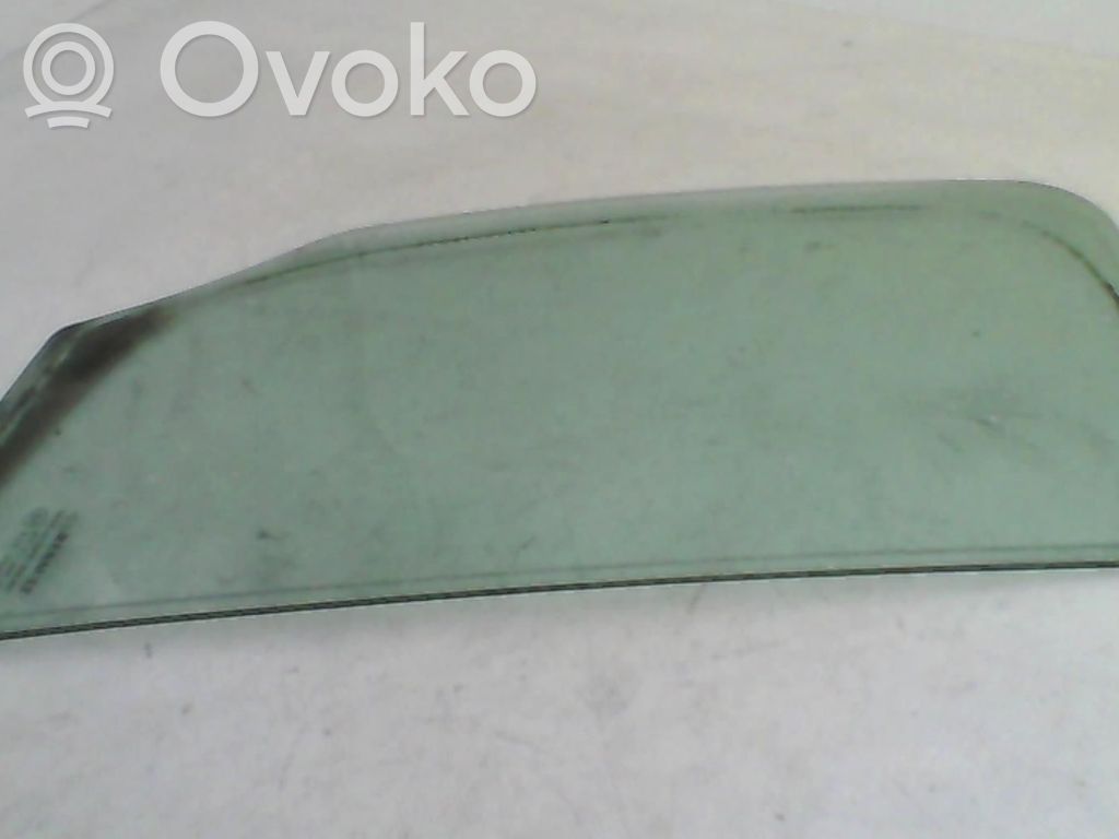 Ventanilla de ventilación de la puerta trasera   8200209954