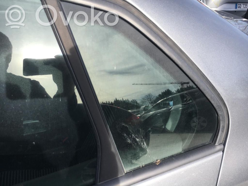 Volkswagen Jetta V Ventanilla de ventilación de la puerta trasera 