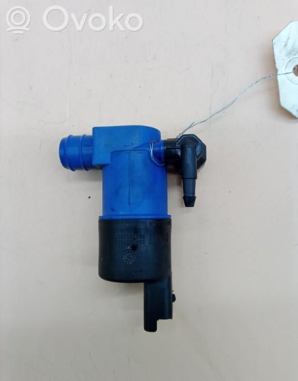 Renault Twingo III Windscreen/windshield washer pump 