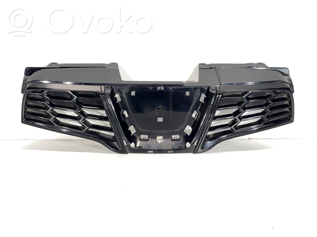 Nissan Qashqai Maskownica / Grill / Atrapa górna chłodnicy 