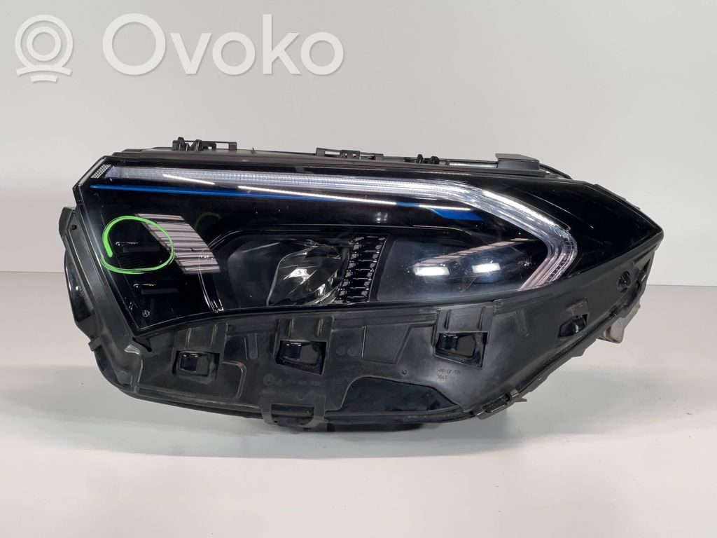 Mercedes-Benz EQB Lampa przednia 