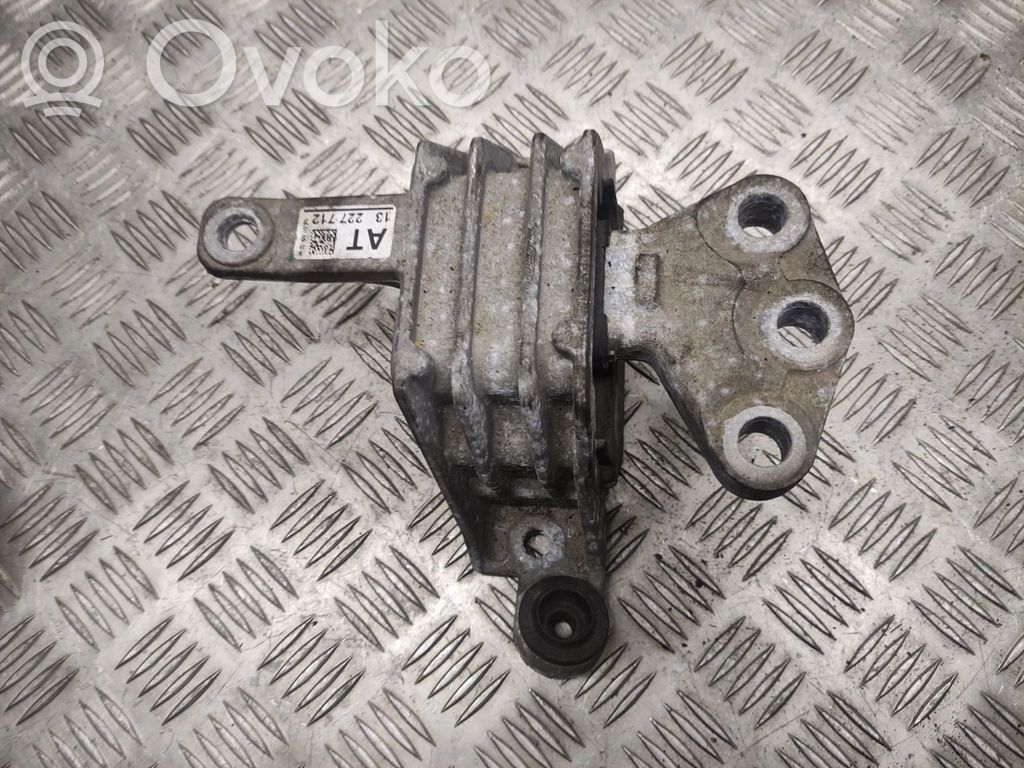 Opel Insignia A Engine mount bracket 