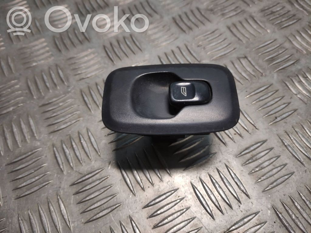 Electric window control switch   8685288,04W103