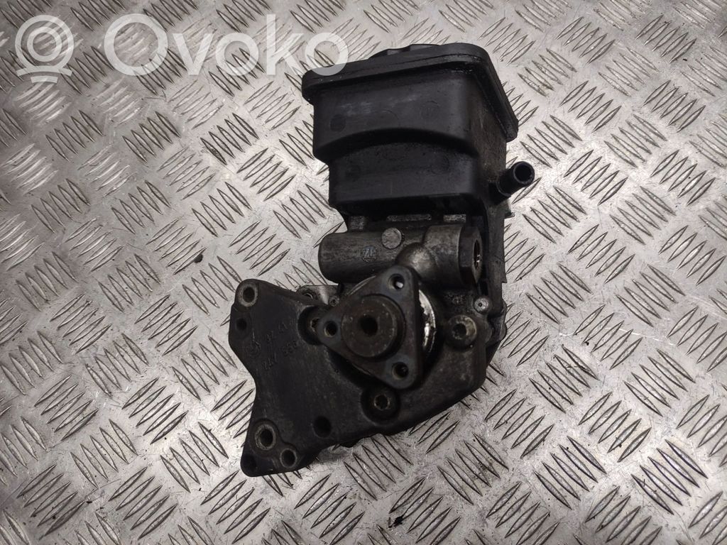 Power steering pump   2247556,3241