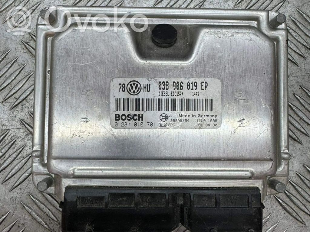 Volkswagen PASSAT B5.5 Engine control unit/module 