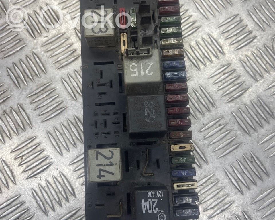 Audi A4 S4 B5 8D Fuse module 
