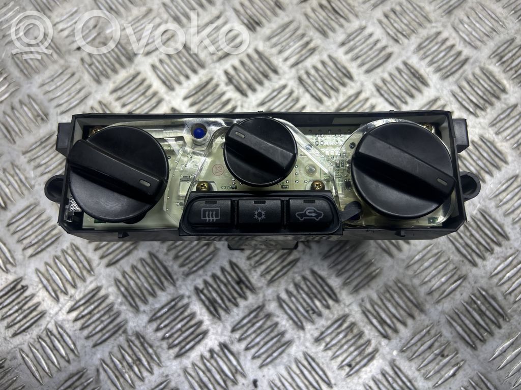 Climate control unit   MN140637,040402