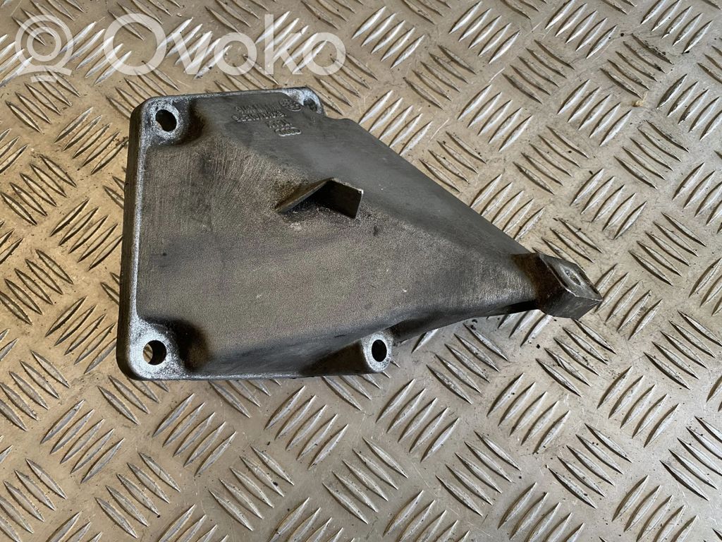 Engine mounting bracket   4B0199307C