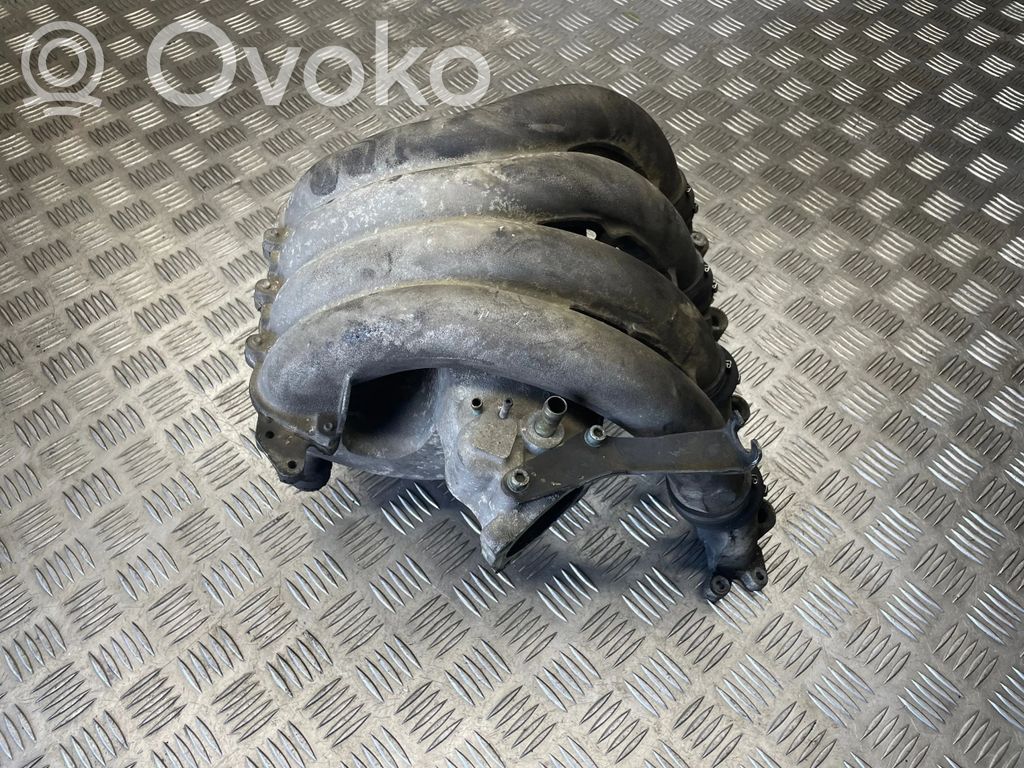 Audi A4 S4 B5 8D Colector de admisión 