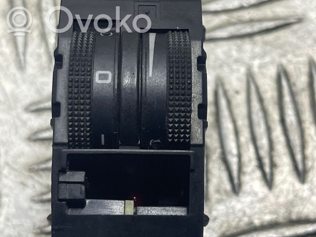 Headlight level height control switch   4B0919094,04052205