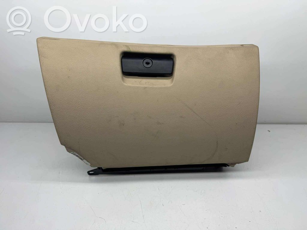 BMW X5 E53 Hansikaslokero 