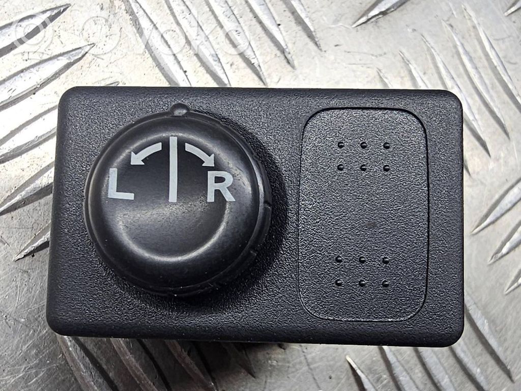 Nissan X-Trail T30 Wing mirror switch 