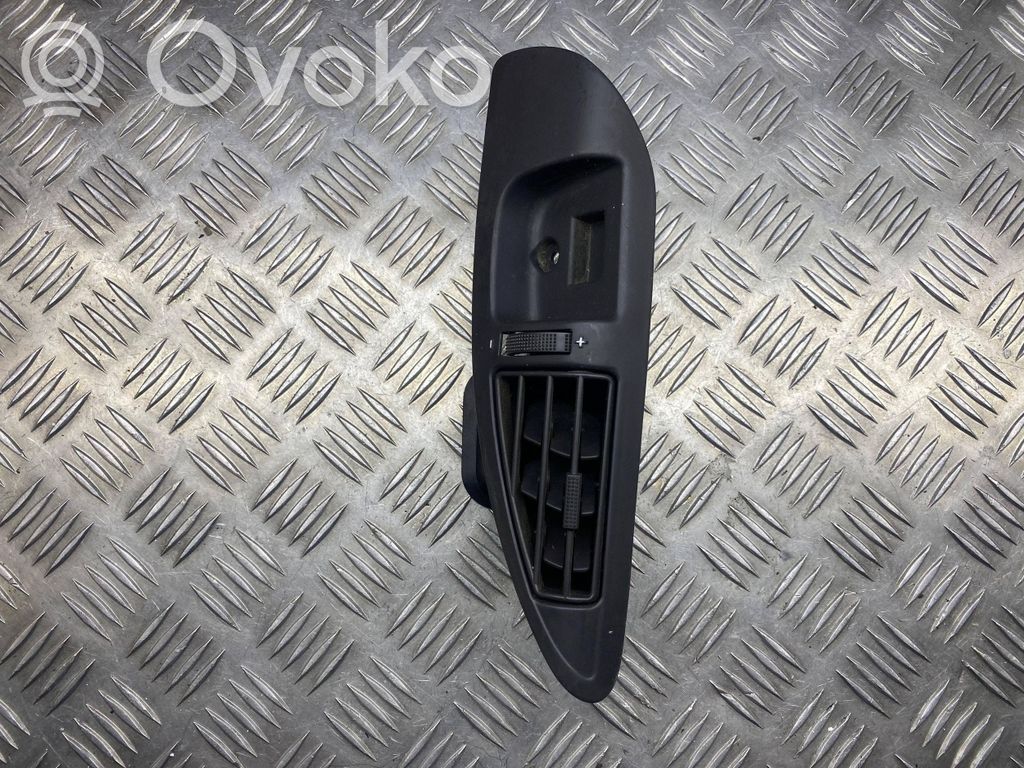 Citroen C8 Centrinės oro grotelės 