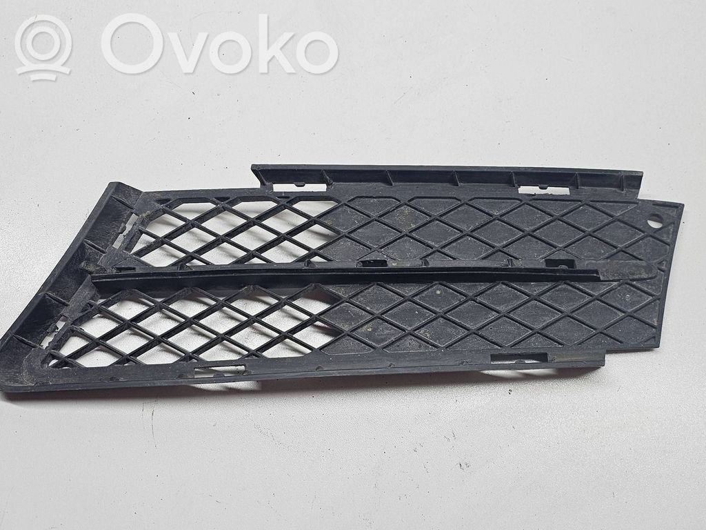 BMW 3 E90 E91 Grotelės apatinės (trijų dalių) 