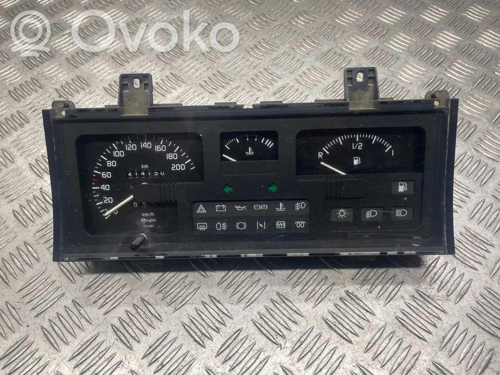Renault Clio II Front passenger seat rail trim 