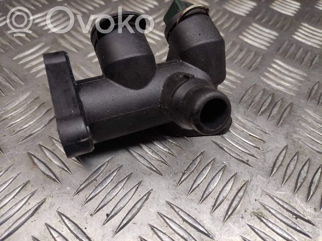Audi A4 S4 B5 8D Engine coolant pipe/hose 
