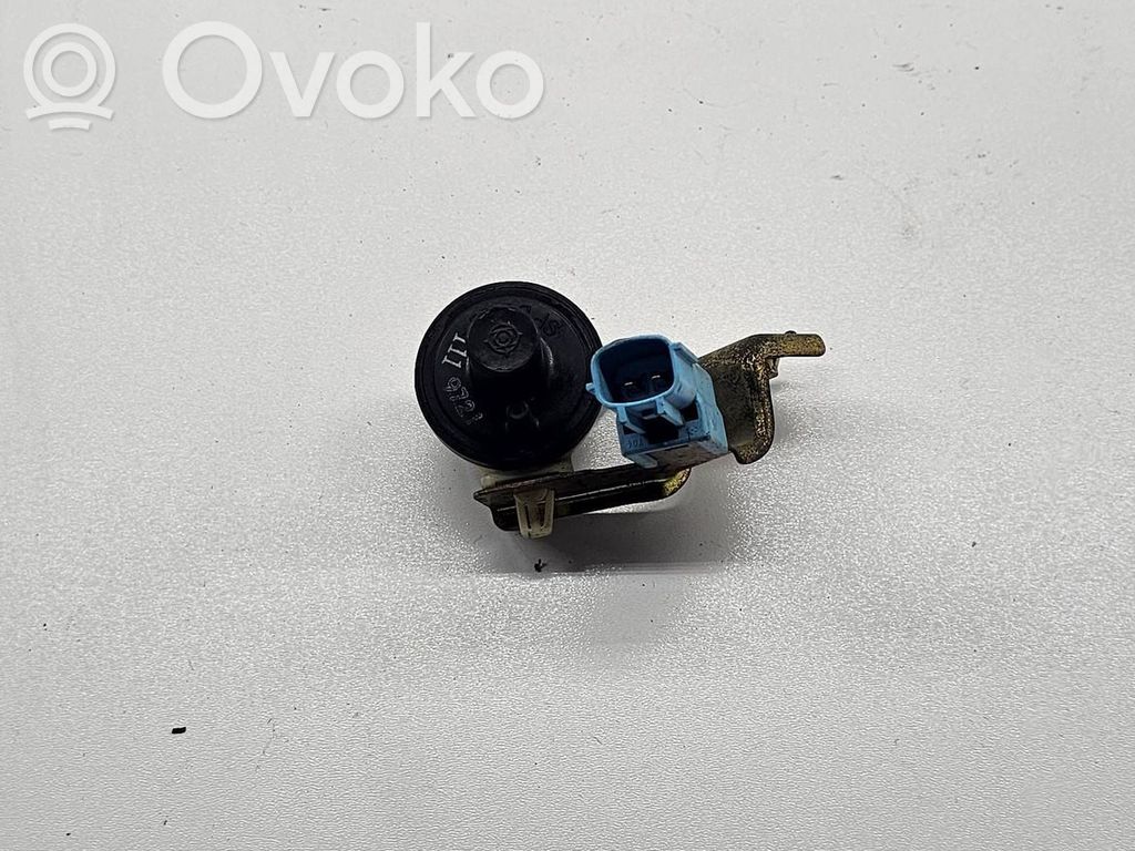 Nissan Maxima Zawór ciśnienia 
