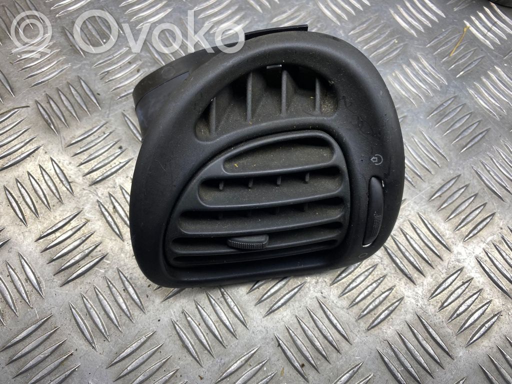 Citroen Xsara Picasso Centrālais gaisa ventilācijas režģis 
