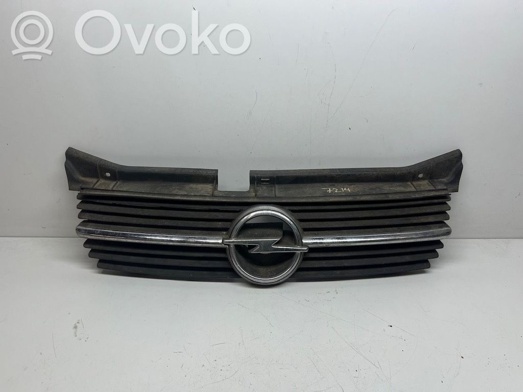Opel Omega B1 Etusäleikkö 