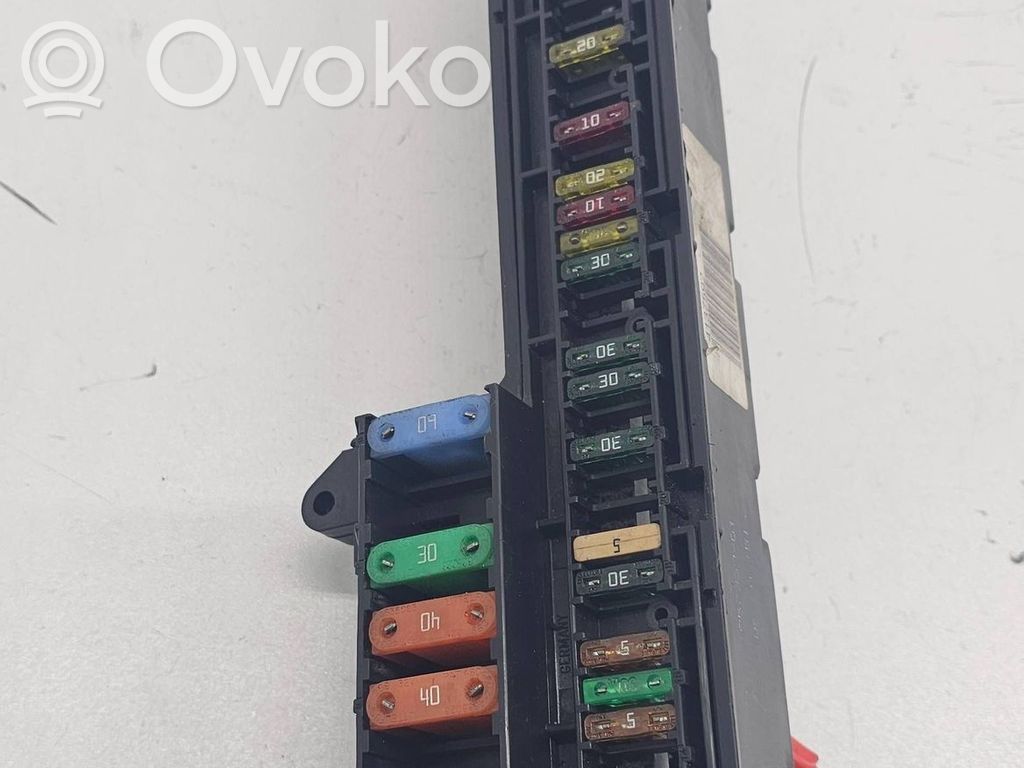 Блок предохранителей   106887