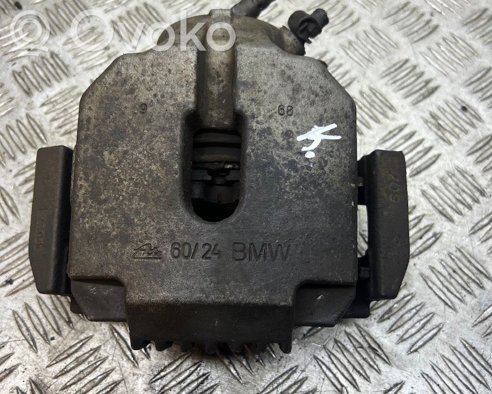 BMW 5 E60 E61 Priekinis suportas 