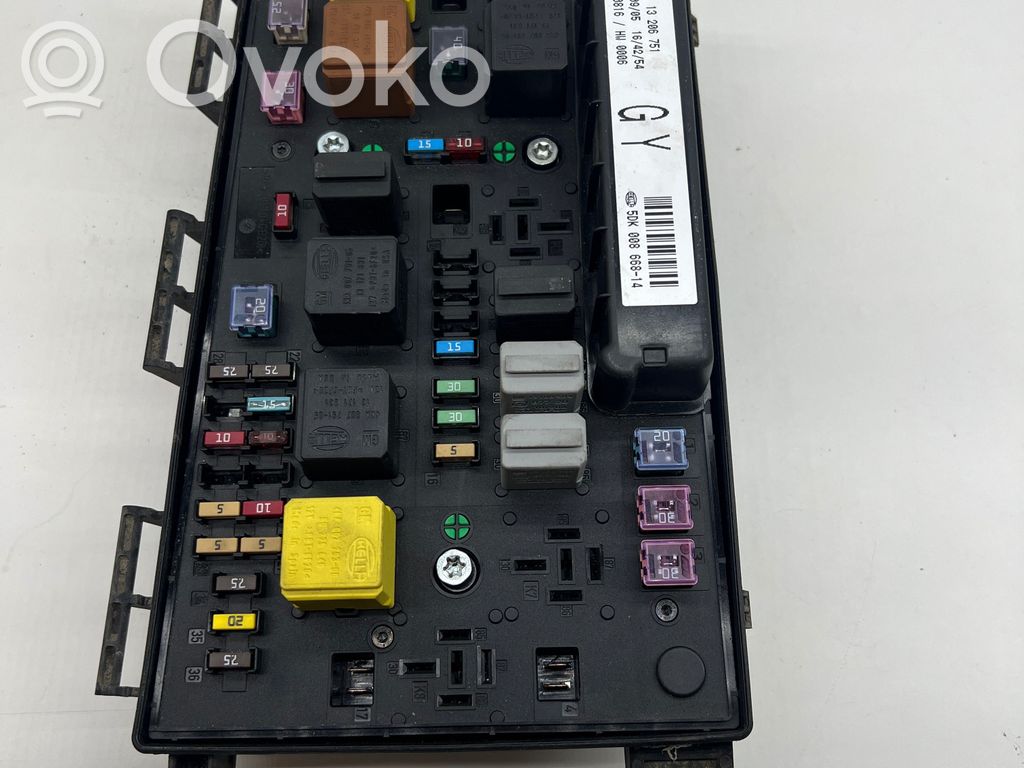 Opel Astra H Fuse module 