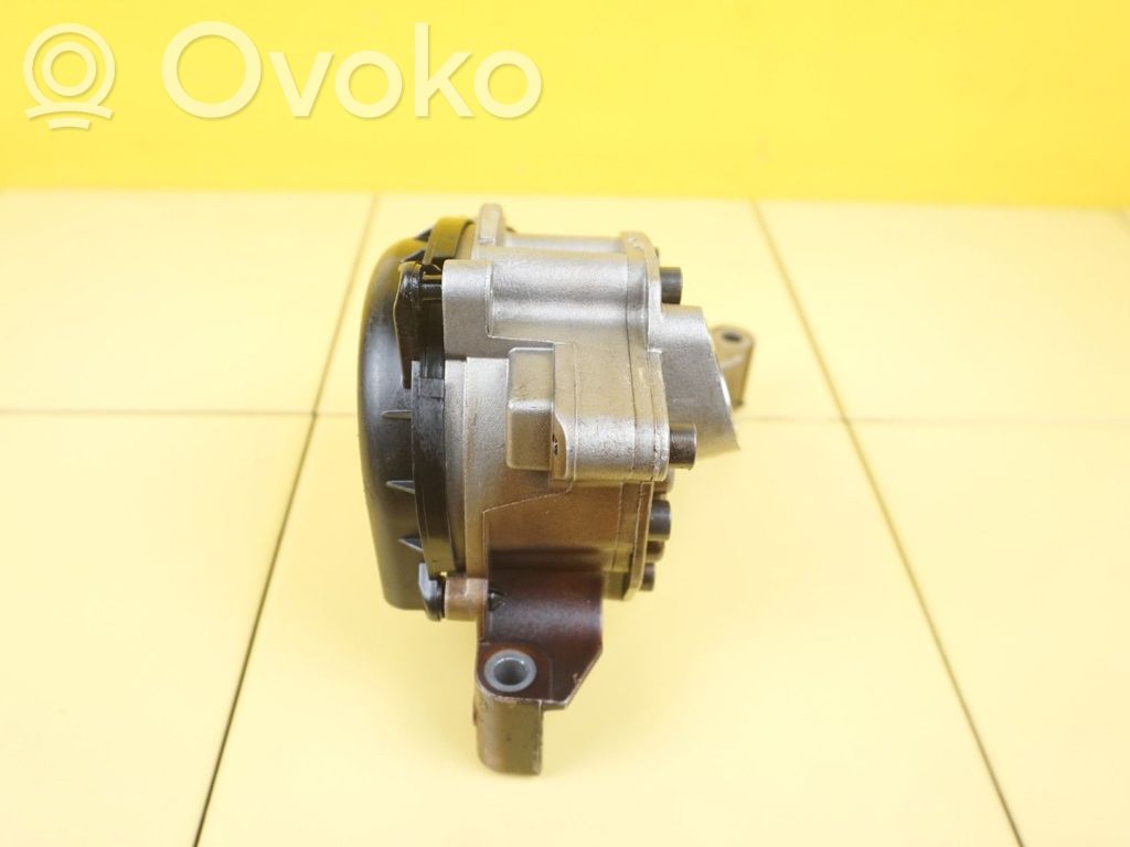 Volkswagen Golf VI Oil pump 