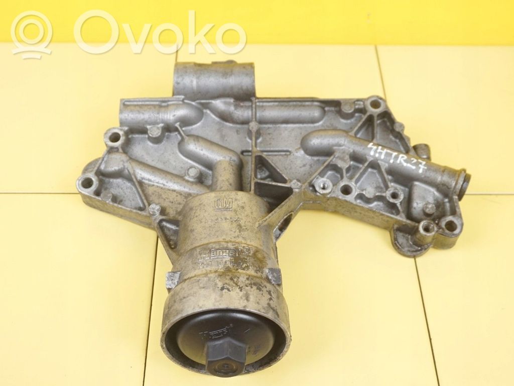 Opel Astra J Eļļas filtra turētājs / dzesētājs 