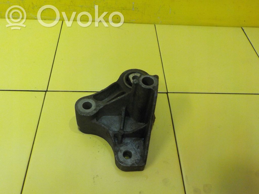 Ford Focus Gearbox mounting bracket 