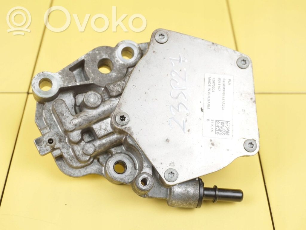 Opel Astra K Vacuum pump 