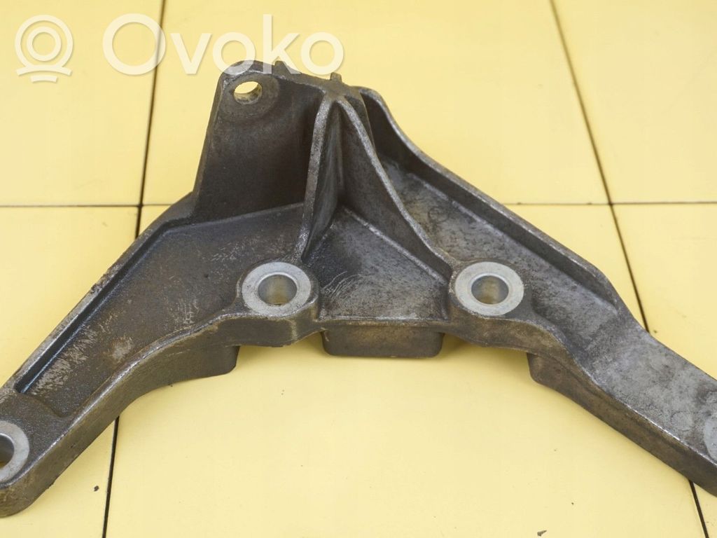 Volvo C30 Pavarų dėžės tvirtinimo kronšteinas 