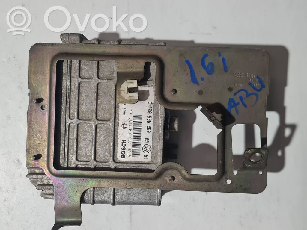 Engine control unit/module   032906026D,0261203314