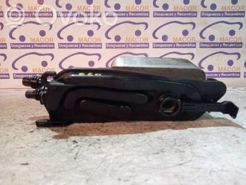 Engine oil radiator   B2170